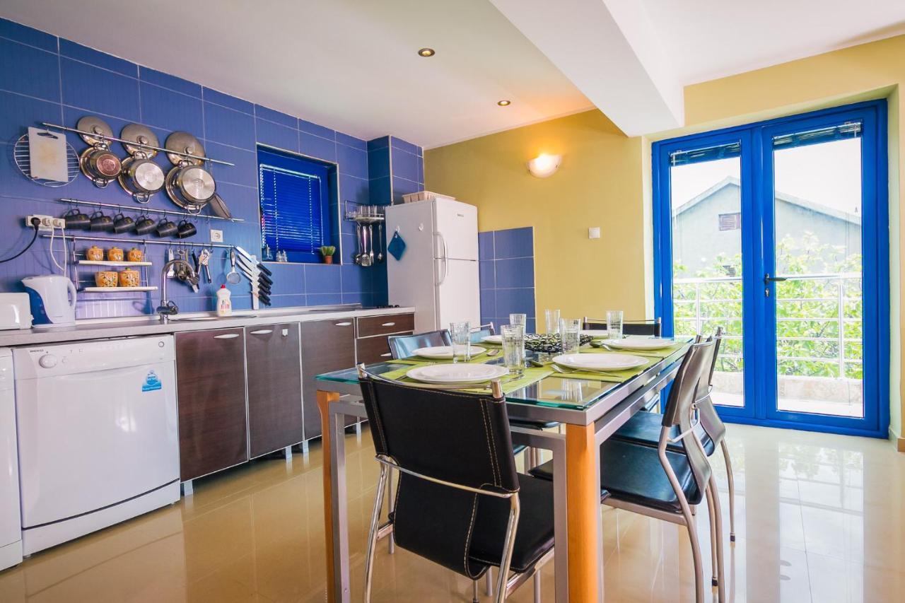 Villa Sea-N-Sun, 7 Bedrooms & Pool, Nearby Portonovi Marina. เดโนวิชี ภายนอก รูปภาพ